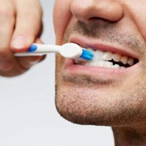 Diş fır&ccedil;alamak, ağız spreyi kullanmak orucu bozar mı? Diyanet a&ccedil;ıkladı!