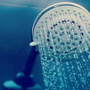 Duş almak orucu bozar mı?  Diyanet İşleri Başkanlığı oru&ccedil;lu iken banyo yapmanın h&uuml;km&uuml; nedir!