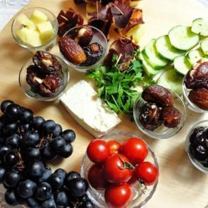 İftariye tabağı nedir ve i&ccedil;inde neler olur? En kolay iftariye tabağı hazırlama