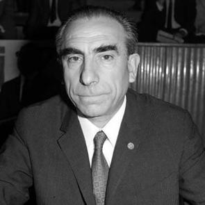 Alparslan T&uuml;rkeş kimdir?