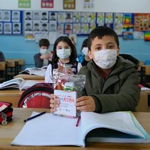 Esenler'de &ccedil;ocuklara Ramazan s&uuml;rprizi