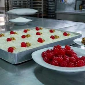 Güllacı bir de böyle deneyin! Manda sütüyle daha lezzetli