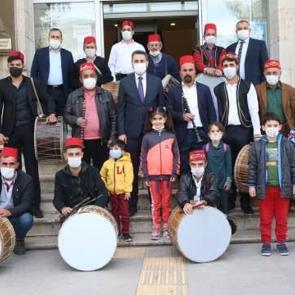 Tokat’taki çocuklara ilk oruç hediyesi