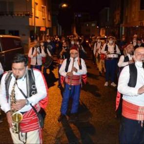 120 kişilik bando ekibi sahur için sokakta!