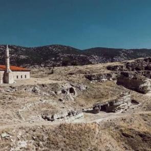 6 asırlık cami ibadete açıldı   