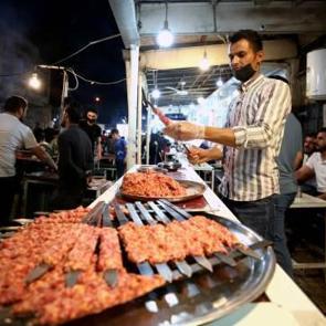 Erbil&rsquo;de sokaklar sahur vaktinde canlanıyor