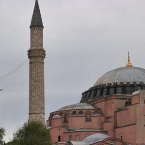 Ayasofya-i Kebir Camisi'ne Kadir Gecesi'ne özel mahya 