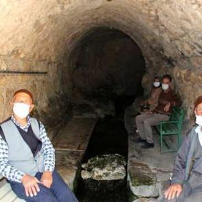 Tarihi caminin altından 380 yıldan beri su akıyor 