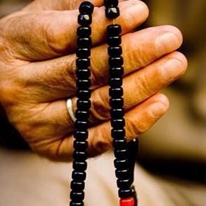 Arefe g&uuml;n&uuml; 1000 İhlas Suresi okumanın fazileti nedir? İhlas Suresi Arap&ccedil;a okunuşu anlamı