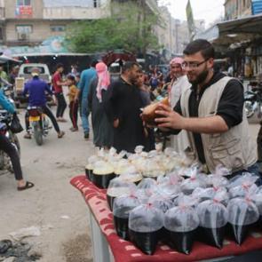 Bayram hazırlıklarıyla birlikte İdlib sokakları canlandı