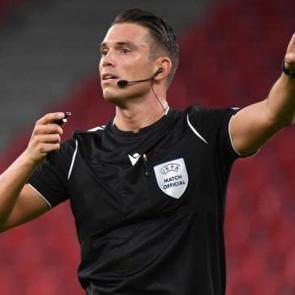 Galatasaray-St. Johnstone ma&ccedil;ına İsvi&ccedil;reli d&uuml;d&uuml;k