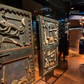 Almanya, &ccedil;aldığı Benin Krallığı d&ouml;nemine ait 7 bin bronz heykeli iade edecek