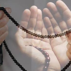 Aşure g&uuml;n&uuml; hangi dualar edilir? Aşure g&uuml;n&uuml; okunacak dualar ve &ccedil;ekilecek zikirler nelerdir?