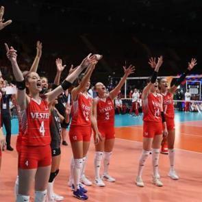 TRT'den İzmir Marşı a&ccedil;ıklaması! 'Cahillik s&ouml;z konusu değilse...'