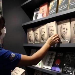 Cumhurbaşkanı Erdoğan'ın kitabı raflarda yerini aldı