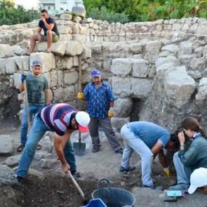 G&ouml;k bilimci ve şair Aratos'un anıt mezarı arkeolojik olarak kanıtlandı