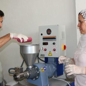 KOSGEB desteğiyle kocasının patronu oldu! İhracata başladı