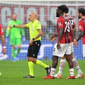 Milan, C&uuml;neyt &Ccedil;akır'ı UEFA'ya şikayet etti