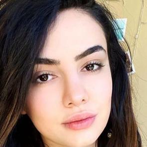 Ece Ronay kimdir ve aslen nerelidir?  Ece Ronay ka&ccedil; yaşında? Biyografisi...