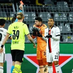 Dortmund-Beşiktaş ma&ccedil;ında hakemden ağır karar!