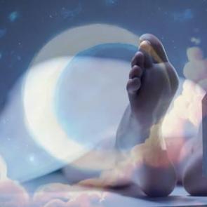 R&uuml;yada &ouml;lm&uuml;ş birini canlı g&ouml;rmek iyi mi k&ouml;t&uuml; m&uuml; R&uuml;yada &ouml;l&uuml; birini g&ouml;rmek nasıl yorumlanır?