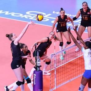 VakıfBank yarı finale y&uuml;kseldi! Rakibi Fenerbah&ccedil;e