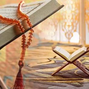 H&uuml;meze Suresi faziletleri nelerdir? H&uuml;meze Suresi okunuşu ve anlamı...