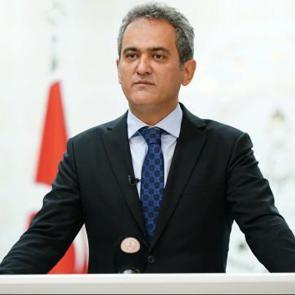 Bakan &Ouml;zer'den 500 bin &ouml;ğretmen i&ccedil;in uzman &ouml;ğretmen &ccedil;ağrısı