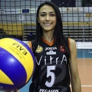 Simge Ak&ouml;z: Bu kupayı eve getirmek gurur verici bir durum