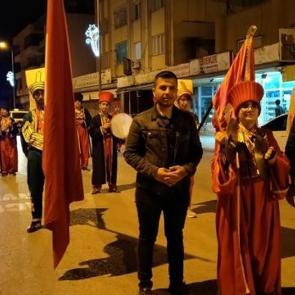 İmam hatipli öğrenciler Erzinli vatandaşları mehter marşı ile sahura kaldırdı