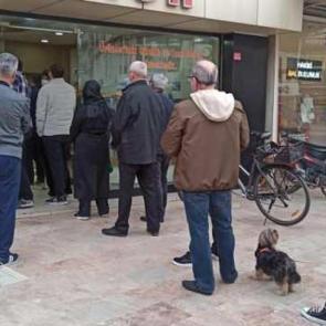 Razaman'ın ilk günü geleneği: Sıcak pide için uzun kuyruk