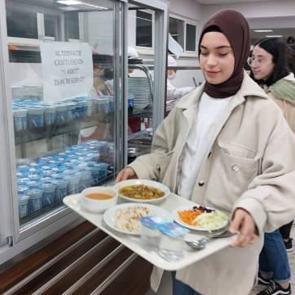 Altınordu Belediyesi üniversite öğrencilerini iftar sofralarında buluşturuyor