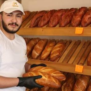 Kahramanmaraşlı fırıncıdan biberli Ramazan ekmeği