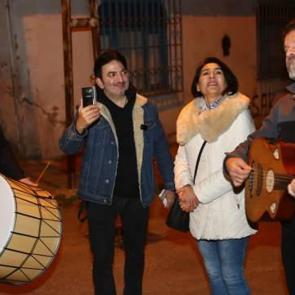 Bağcılar'da ünlü sanatçı Sami Çelik ud çalarak sahura kaldırdı 