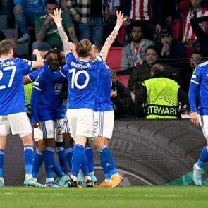 Leicester City geriden gelip adını yarı finale yazdırdı!