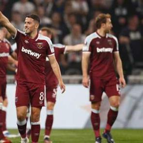Lyon'a evinde b&uuml;y&uuml;k şok! West Ham turladı