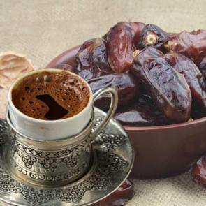 Her g&uuml;n iftardan sonra bir fincan T&uuml;rk kahvesinin yanında 2 hurma yerseniz ne olur?