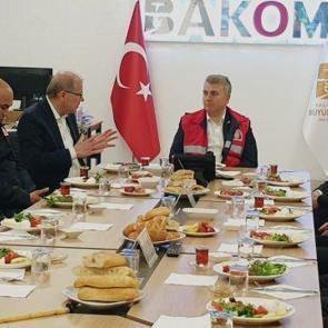 Milletvekili Mustafa Canbey itfaiyecilerle sahur yaptı