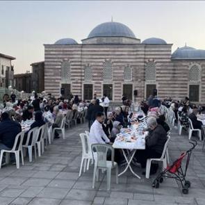 Ev Hanımları Platformu’ndan İstanbul'un 3 ilçesinde 3 ayrı iftar