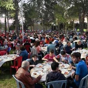 Manisalılar Kadir Gecesi’nde Yunus Emre ve Tapduk Emre Türbesi’nde geçirdiler