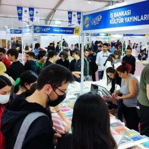 Usta kalemler konuk oldu, 'KitapFest'e ziyaret&ccedil;i akını!