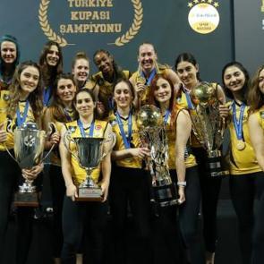 VakıfBank, Giovanni Guidetti y&ouml;netiminde tarih yazmaya devam ediyor