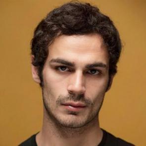 Hudutsuz Sevda 'Tarık' Erdem Kaynarca kimdir ve ka&ccedil; yaşındadır? Erdem Kaynarca dizileri