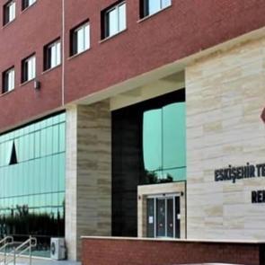 Eskişehir Teknik &Uuml;niversitesi en az lise mezunu personel arıyor! Başvuru i&ccedil;in son 3 g&uuml;n...