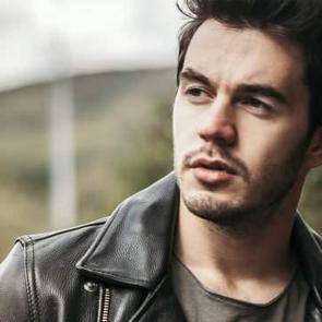 İsmail Ege Şaşmaz kimdir ve ka&ccedil; yaşındadır? &Uuml;nl&uuml; kardeşi kim?  İsmail Ege Şaşmaz oynadığı diziler