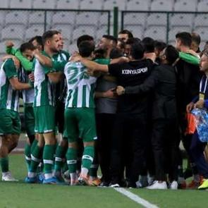 Konyaspor 10 kişiyle tur kapısını araladı!