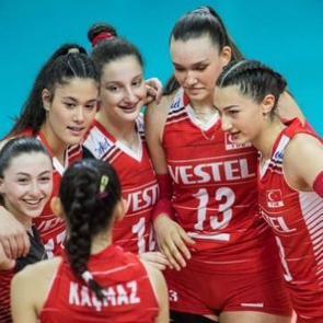 U17 Kız Voleybol Milli Takımı finale y&uuml;kseldi