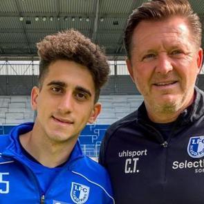 &Ouml;mer Faruk Beyaz resmen Magdeburg'da