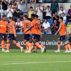 Başakşehir tur i&ccedil;in sahada!