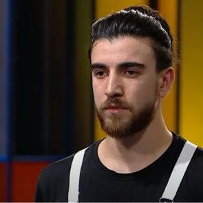 Masterchef Kaan kimdir ve ka&ccedil; yaşındadır? Masterchef Kaan Noyanalpan elendi mi?